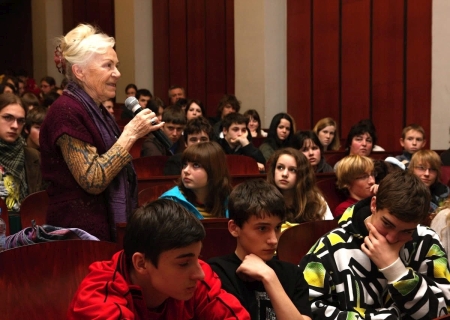 01-clanke-o-CT-01.jpg 01-clanke-o-CT-01.jpg