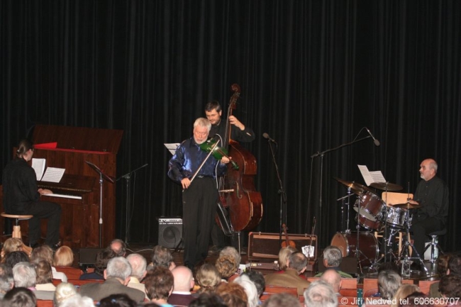 04-kolokvium-krajane-a-fenomen-jazz-web.jpg 04-kolokvium-krajane-a-fenomen-jazz-web.jpg