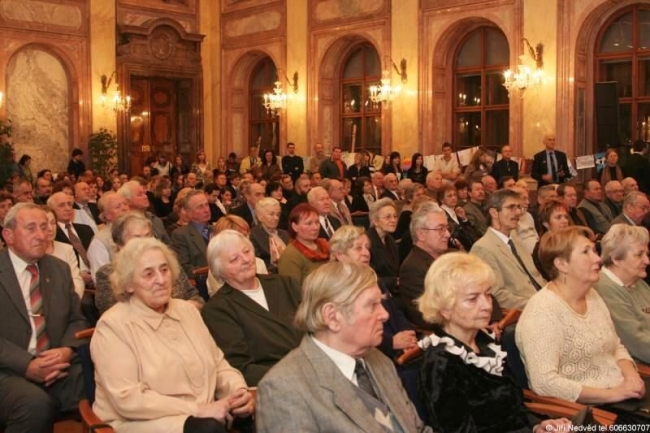 konference-v-senatu-650px.jpg konference-v-senatu-650px.jpg